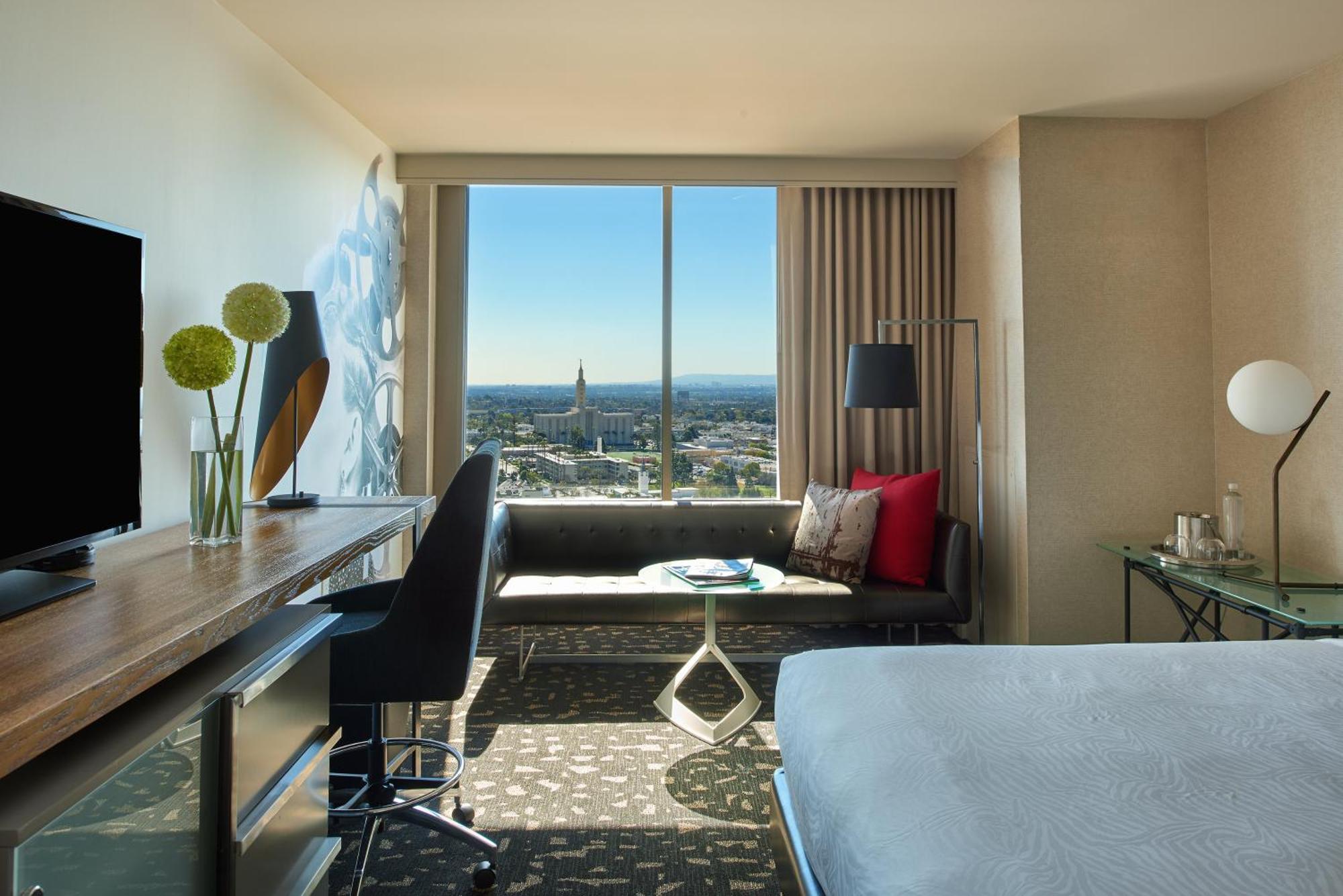 King Room Skyline View Non-Smoking