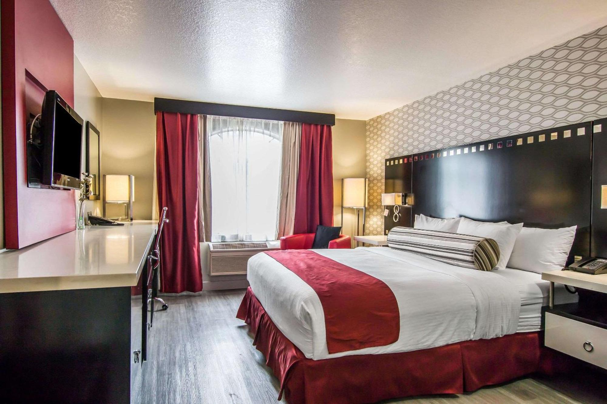 Familiensuite mit 1 Kingsize-Bett, 2 Queensize-Betten und 2 Bädern - Nichtraucher