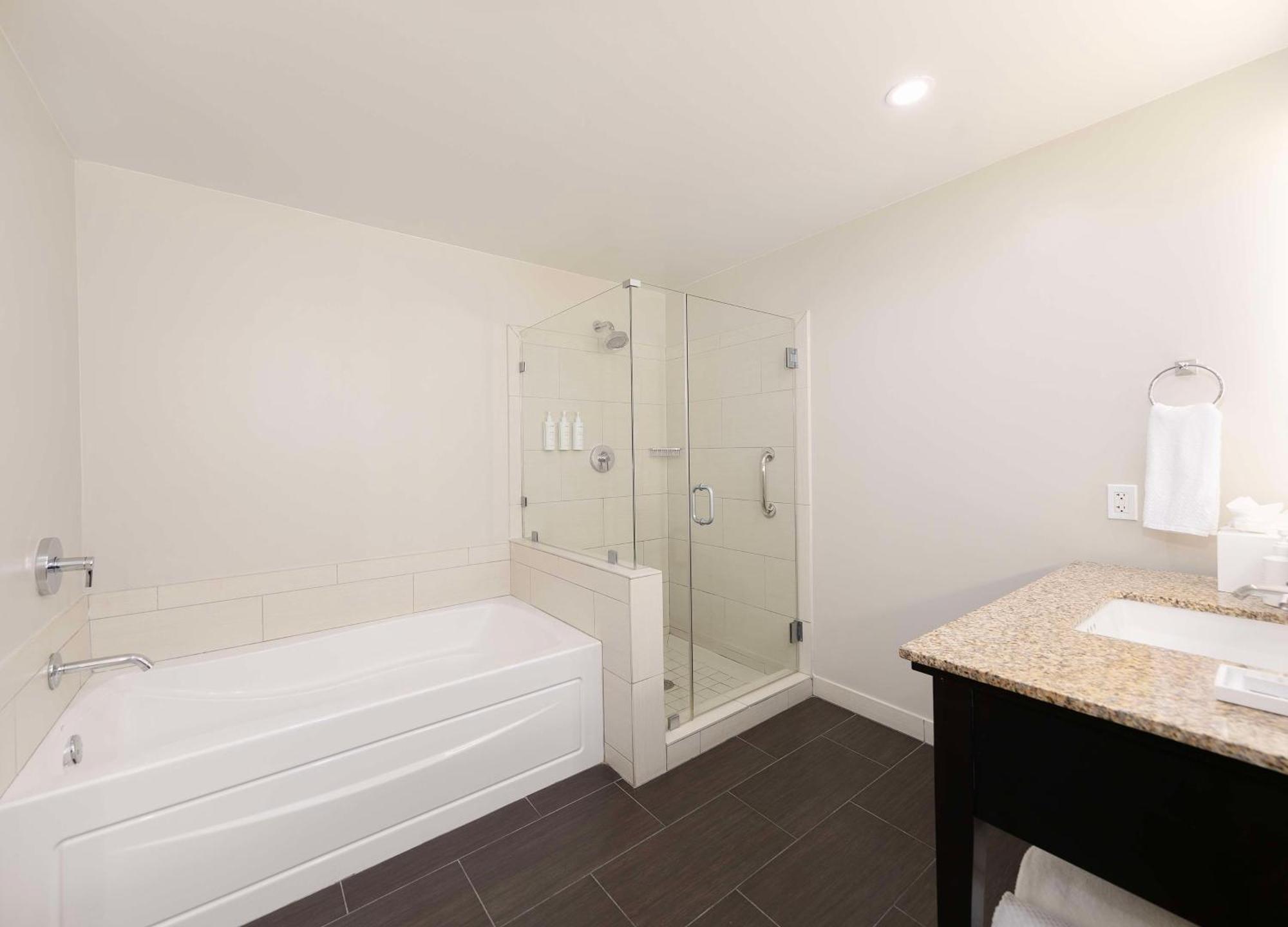 Suite King com 1 Quarto e Vista Marina
