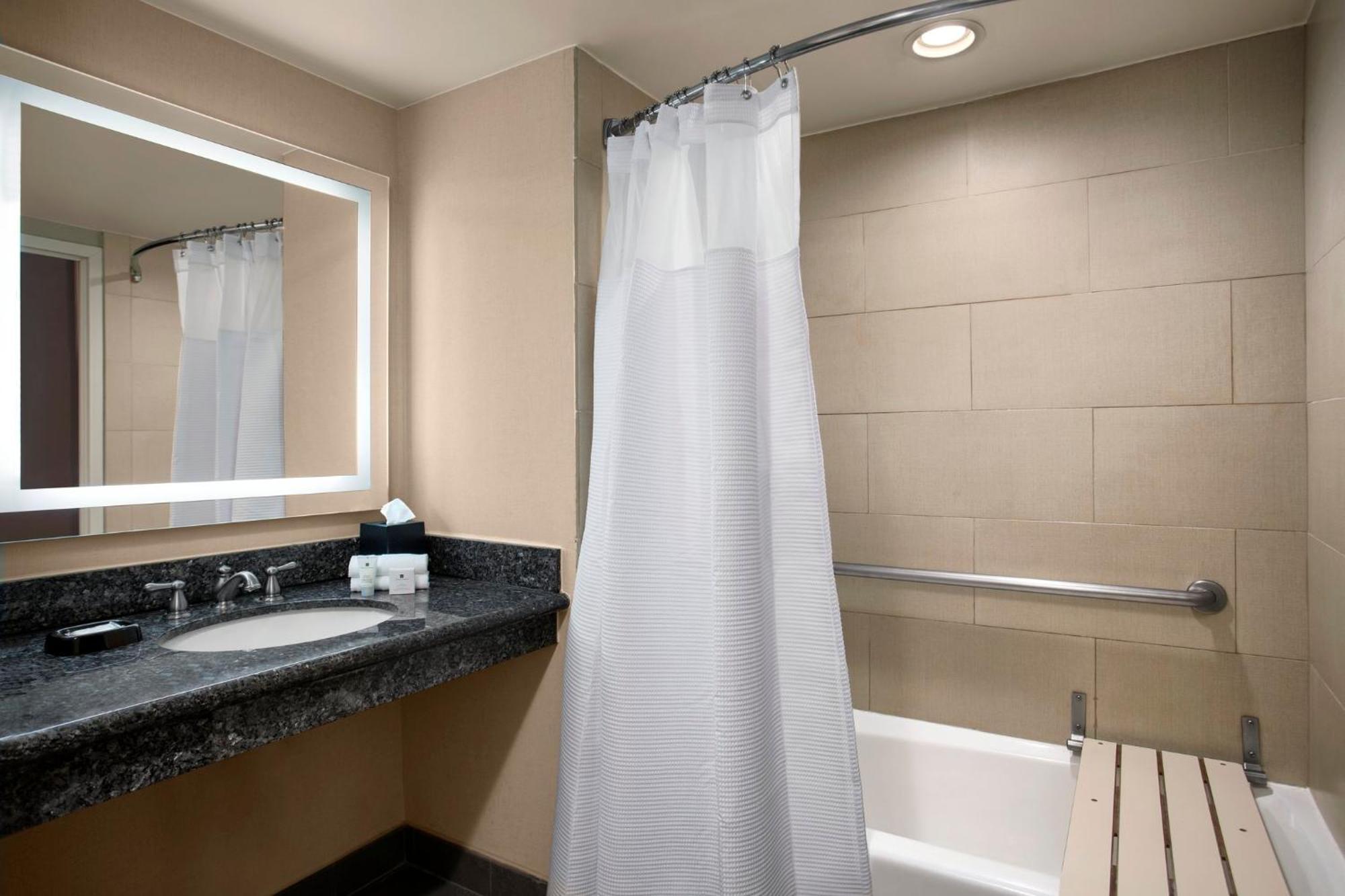 Quarto King Standard com Banheira Acessível a Pessoas com Mobilidade Condicionada - Acessível a Pessoas com Mobilidade Condicionada