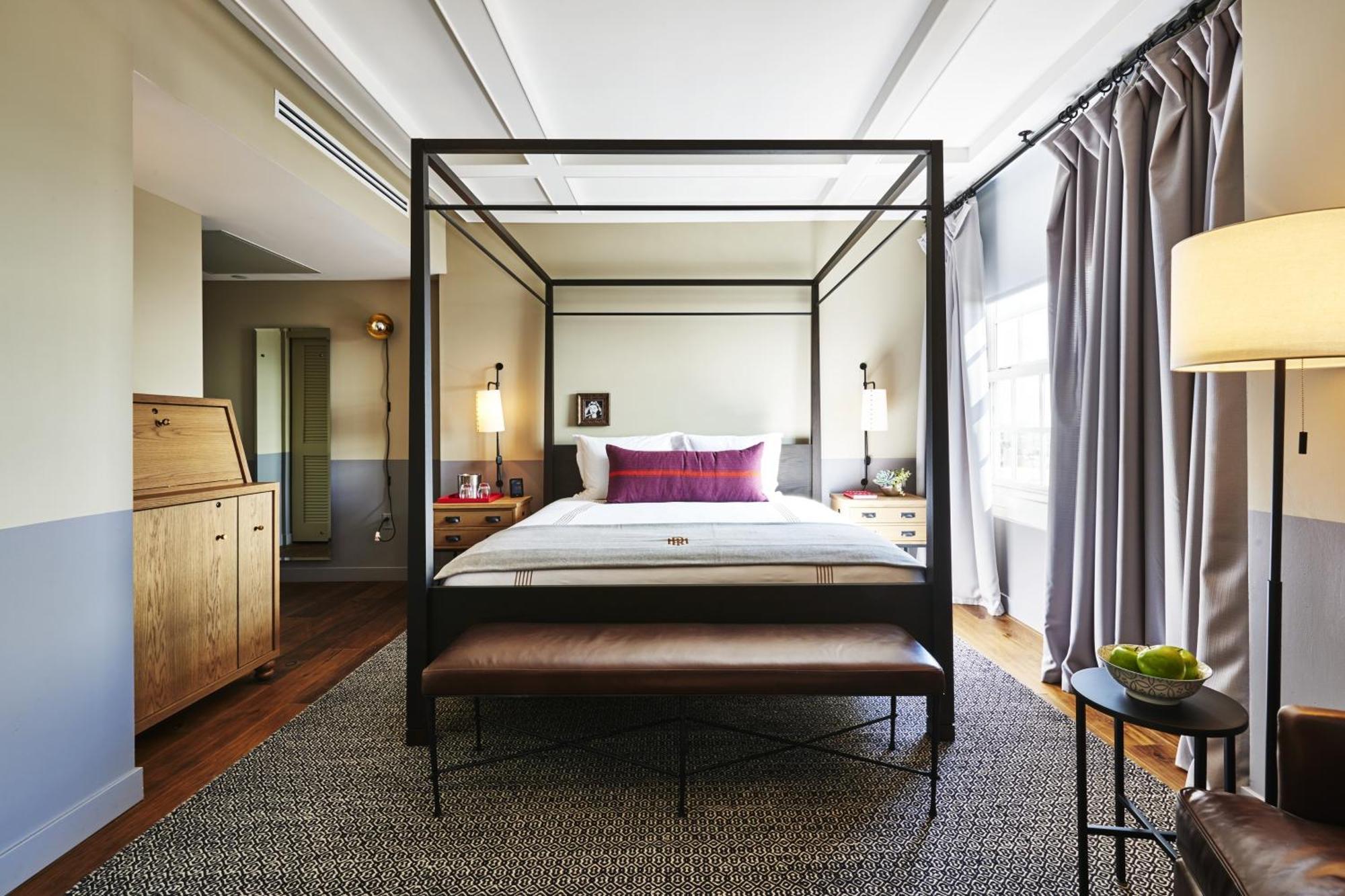 Habitación con cama extragrande y ducha a ras de suelo - Adaptada para personas con movilidad reducida